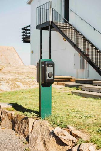 a green post with a tv on it in the grass at The Falcon Hotel in Allinge