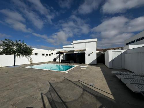 Der Swimmingpool an oder in der Nähe von Nazaret Home