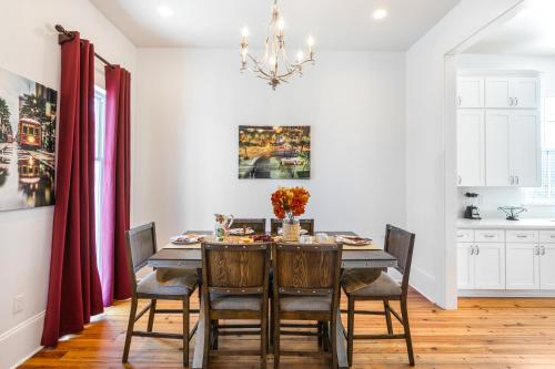 a dining room with a table and chairs at Fabulous Cottages with City Views in New Orleans