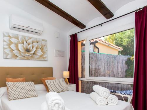 a bedroom with two beds and a window at Casa Marineta III in Denia