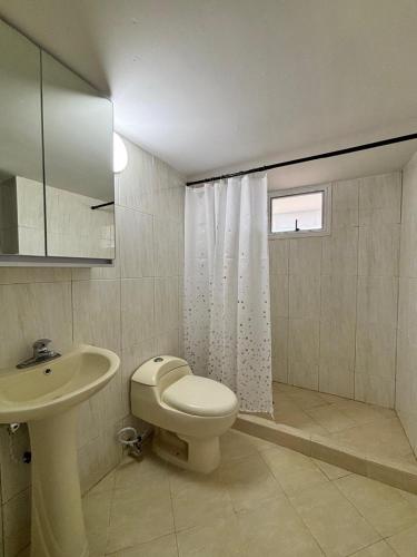 Ένα μπάνιο στο Residencias Atlantic Margarita