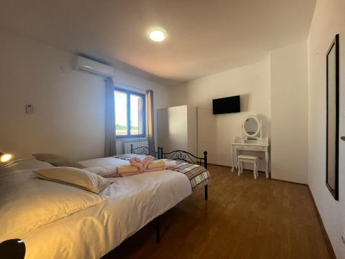 Postel nebo postele na pokoji v ubytování Apartment Šterna in Svetvincenat