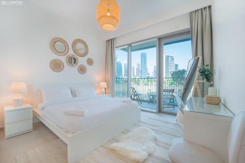 Postel nebo postele na pokoji v ubytování Downtown Views II Tower 1 brand new units