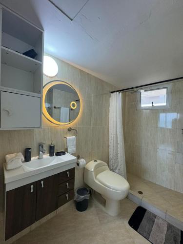 Ένα μπάνιο στο Residencias Atlantic Margarita