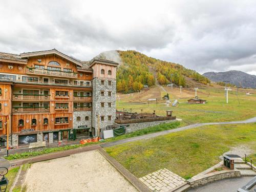 Appartement moderne rénové face aux pistes avec équipements complets