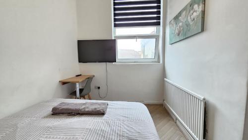 Postel nebo postele na pokoji v ubytování Newly renovated Studios & Ensuite Rooms! - Camberwell