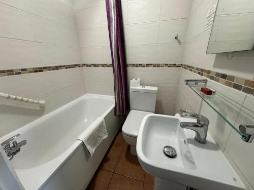 Koupelna v ubytování Newly renovated Studios & Ensuite Rooms! - Camberwell