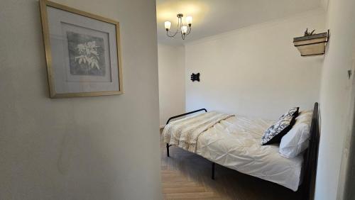Postel nebo postele na pokoji v ubytování Newly renovated Studios & Ensuite Rooms! - Camberwell