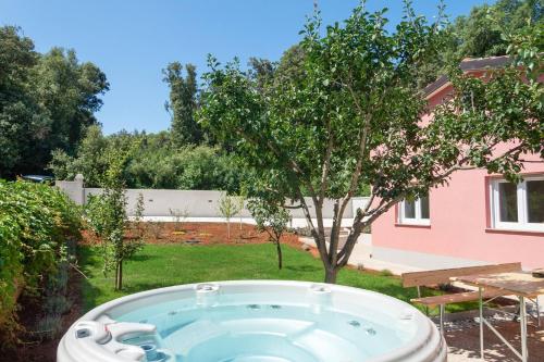 Holiday Home Hana-Stunning peninsula- with Hot Tub