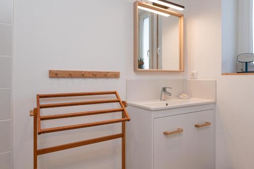 a bathroom with a sink and a mirror at Ty Eole Maison Tout Confort 10p in Quiberon