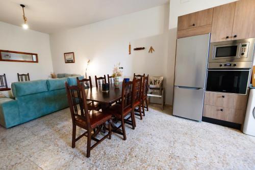 a living room with a table and chairs and a couch at Casa Rural Teralba 2 in La Calzada de Oropesa
