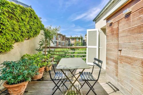 Montmartre, Patio! Sacré-Coeur! Stylish duplex!