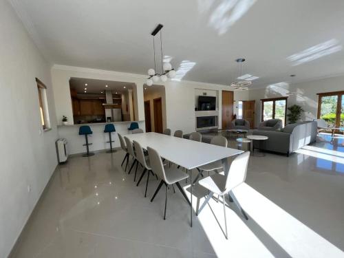 Villa Pedra Luxe - Spacious modern villa