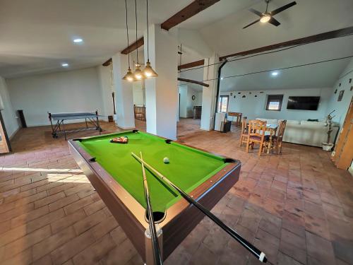 Biliár nebo kulečník v ubytování Casa Rural Teralba