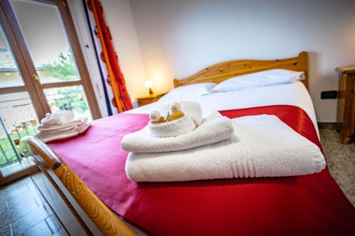 a hotel room with two beds with towels on the bed at Appartamenti Le Bistrot in Saint Nicolas