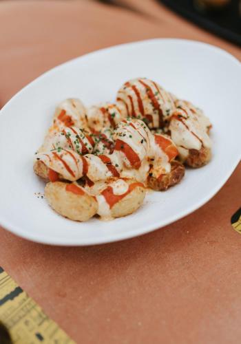 Makanan di atau berdekatan hotel