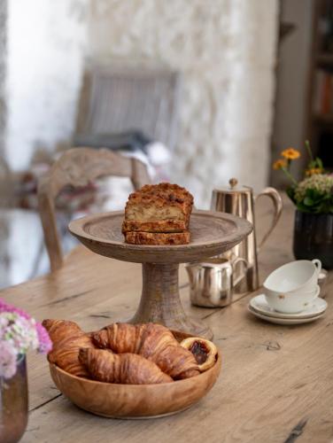 コンドンにあるLa Grande Mauragueのパン皿とケーキ皿