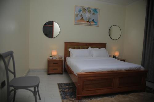 Postel nebo postele na pokoji v ubytování Tinaz Staycation, Kampala