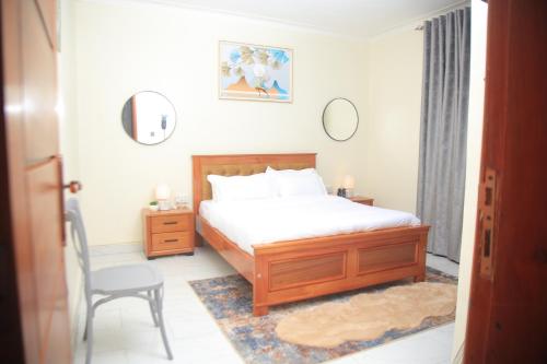 Postel nebo postele na pokoji v ubytování Tinaz Staycation, Kampala