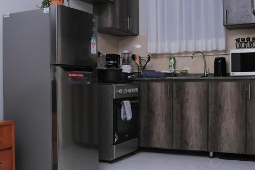 Kuchyň nebo kuchyňský kout v ubytování Tinaz Staycation, Kampala