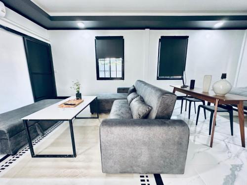 Χώρος καθιστικού στο NiTi house