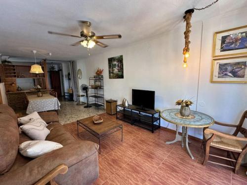 3 bedroom Private Home Cómpeta Free Parking