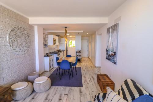 La Barquita - Luxury Apartment with Rooftop Pool & Gym in Adeje
