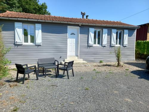 a table and chairs in front of a house at Gite Seb et Delphine in Montauban-de-Picardie