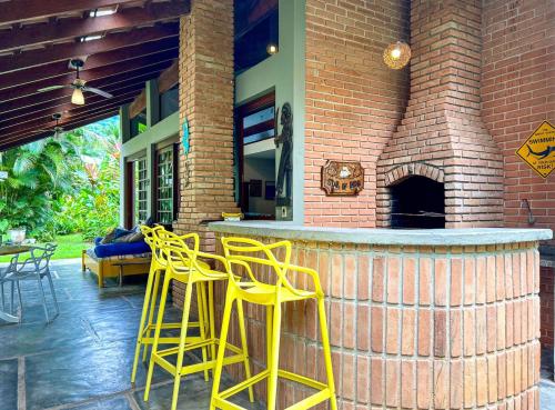 Khu vực ghế ngồi tại Casa a 180m da Praia do Toque Toque Pequeno SP