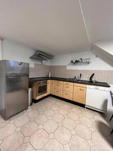 Dapur atau dapur kecil di Helle 80qm Wohnung mit weitem Ausblick