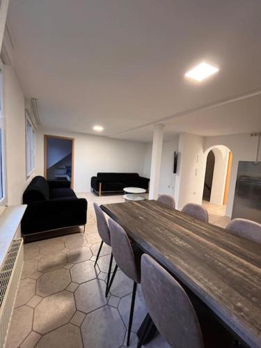 Ruang duduk di Helle 80qm Wohnung mit weitem Ausblick