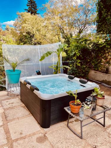 Photo de la galerie de l'établissement Appartement Jardin Jacuzzi, à Aix-en-Provence