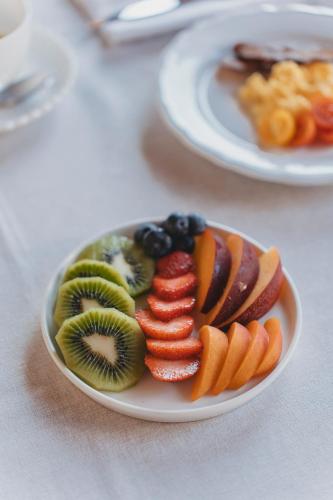 a plate of fruit and vegetables on a table at Tenuta Ronco Regio in San Fermo della Battaglia
