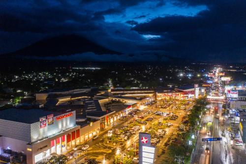a city at night with a lot of traffic at Comfort Inn Real San Miguel in San Miguel