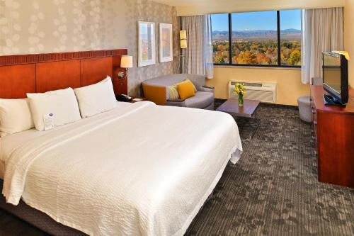 Katil atau katil-katil dalam bilik di Courtyard by Marriott Denver Cherry Creek