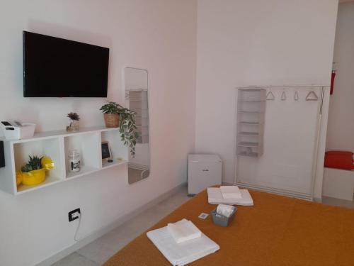 TV a/nebo společenská místnost v ubytování Nonno Rocco Guest House