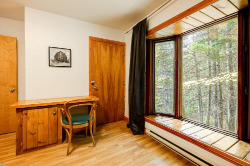 a room with a desk and a large window at Le Alesund, 5BR avec SPA, PLAGE et embarcations in Sainte-Lucie-de-Doncaster