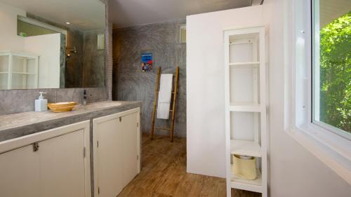 Koupelna v ubytování Naroua Villas