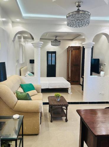 Χώρος καθιστικού στο Rooftop Studio with Private Sun Terrace