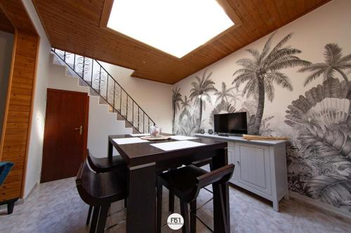 Телевизор и/или развлекательный центр в appartement 1ch mons centre