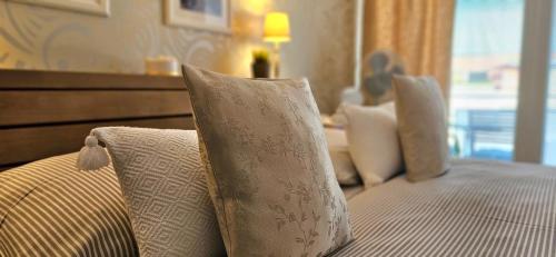 a hotel room with a bed with pillows at Apartment Holata 401 in Hradec Králové