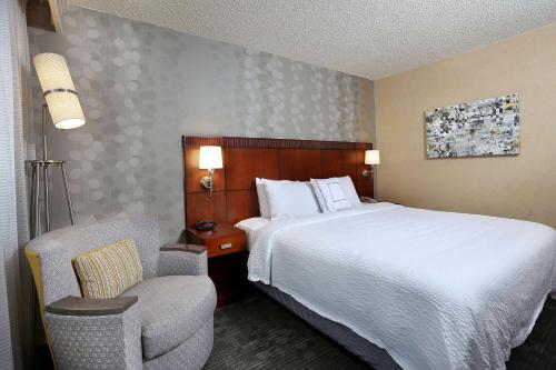 Katil atau katil-katil dalam bilik di Courtyard by Marriott Denver Cherry Creek
