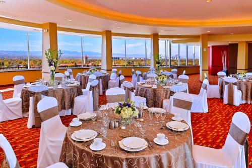 Restoran atau tempat lain untuk makan di Courtyard by Marriott Denver Cherry Creek