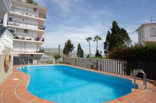 Little Lola, Carabeo Nerja