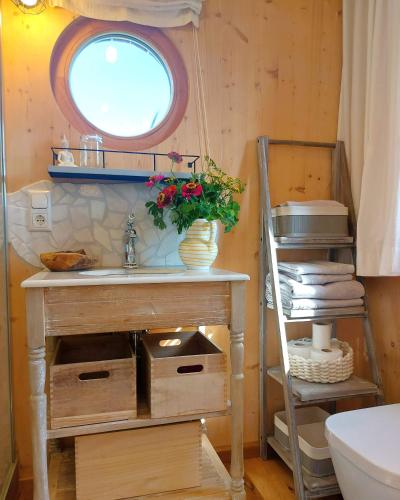 a bathroom with a sink and a window at Tiny Haus "Mrs Green" - Boutique Loft Nina&Susanne in Drosendorf Stadt