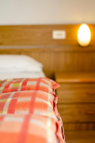 Postel nebo postele na pokoji v ubytování Hotel Cristallo