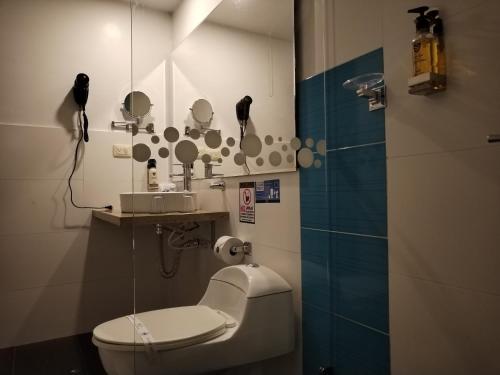 a bathroom with a toilet and a sink and mirrors at Santa Maria de Leyva hotel boutique in Villa de Leyva