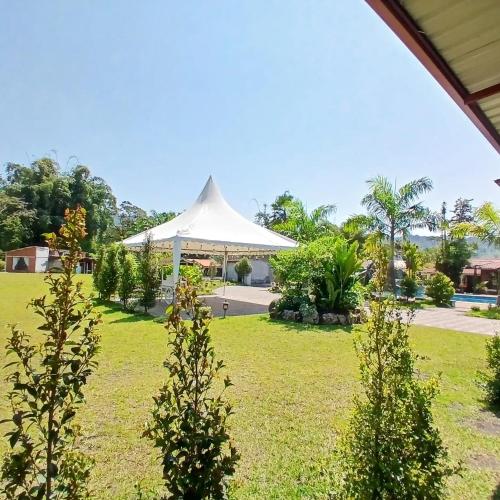 Jardín al aire libre en La Quinta de Andrés