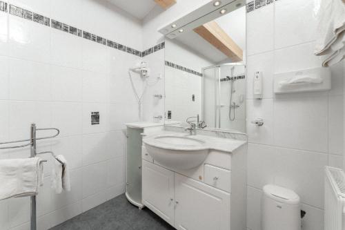 Ένα μπάνιο στο Ferienhaus2-Sölden mit Summercard