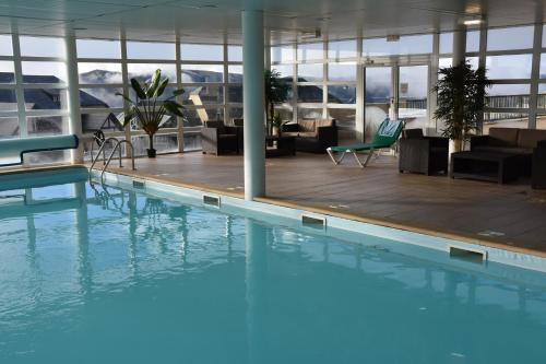 a swimming pool on the top of a building at Résidence Les Adrets de Peyragudes in Germ